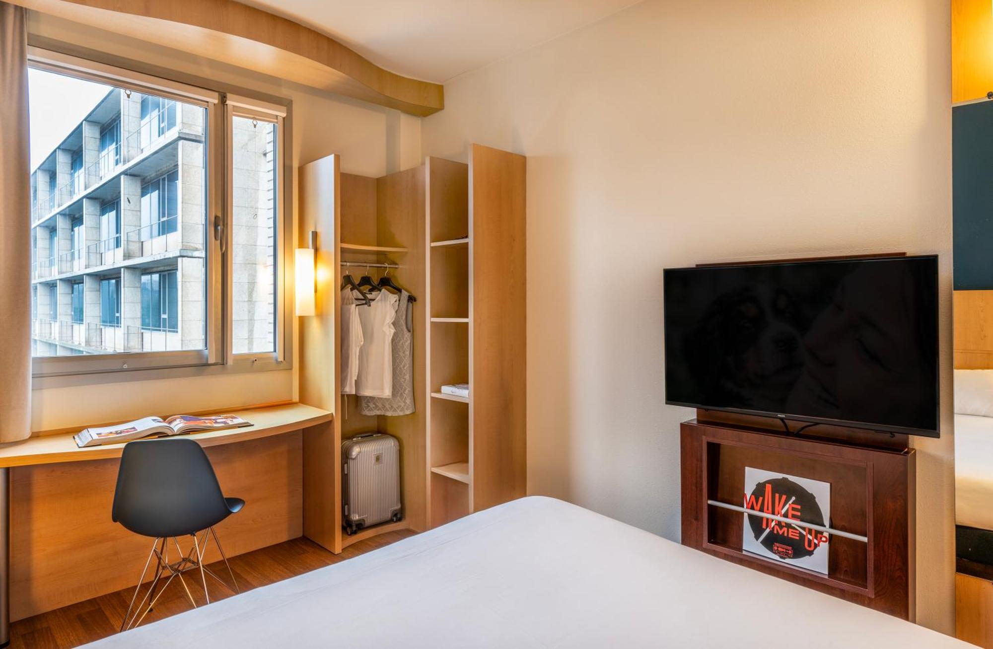 Hotel Ibis Plaza Glòries 22@ 2*